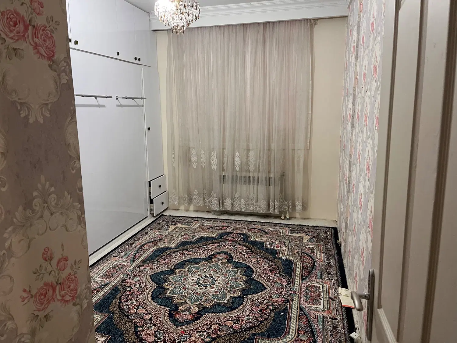 آپارتمان ۱۳۲ متری همکف با حیاط اختصاصی دانشجو