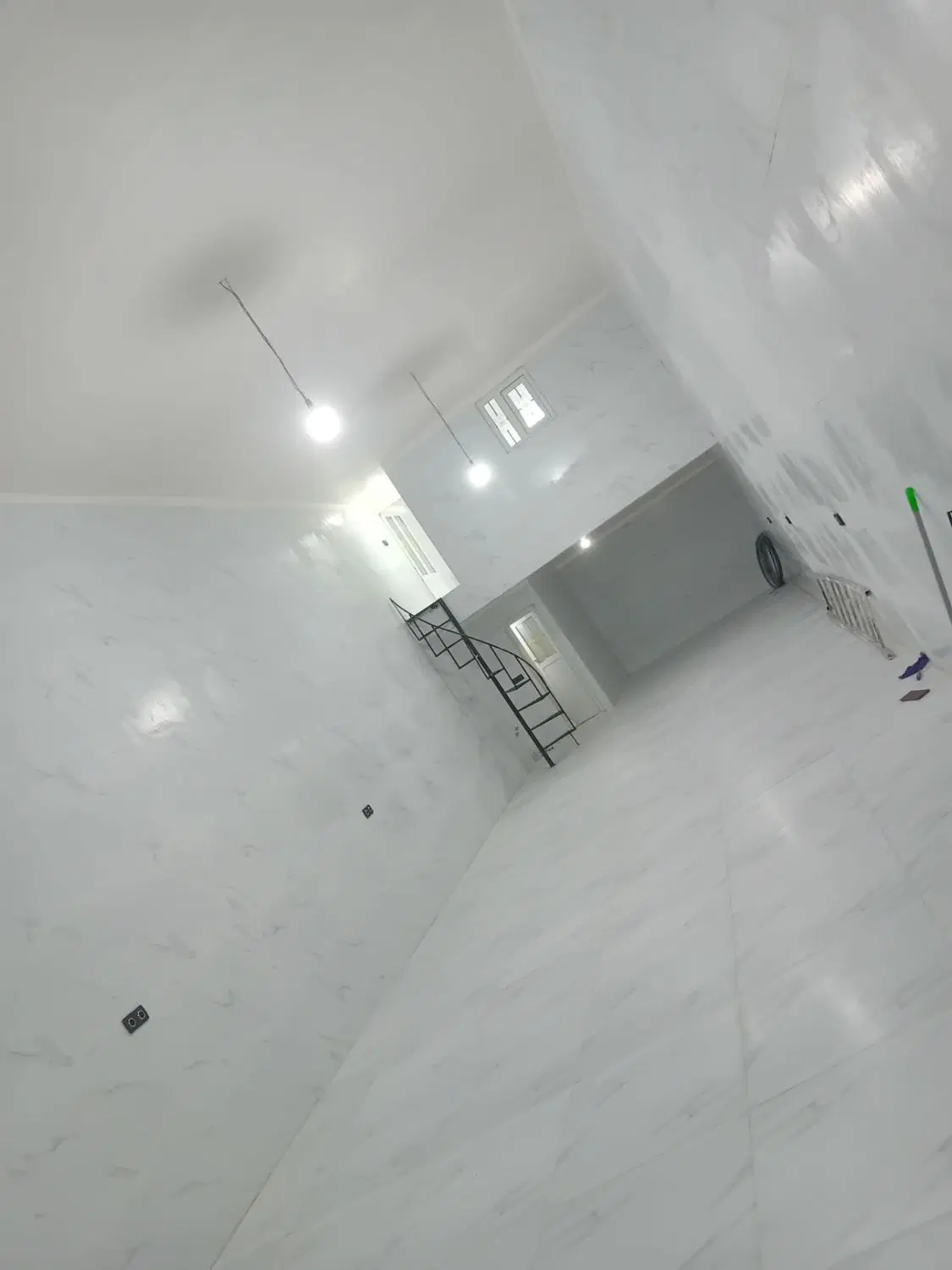 مغازه ارتفاع بلند کاملا بهداشتی_۱۳۰متر_پشت بحر