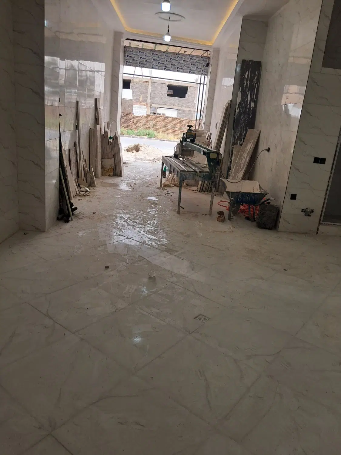مغازه وانباری