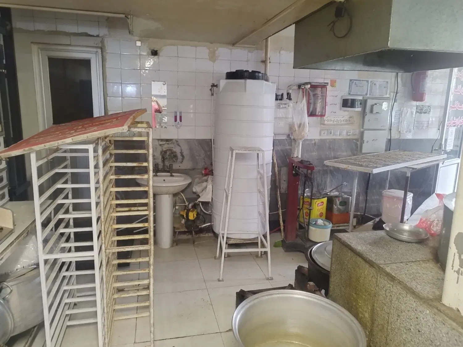 اجاره مغازه دو دهنه با تمامی امکانات جهت پزندگی