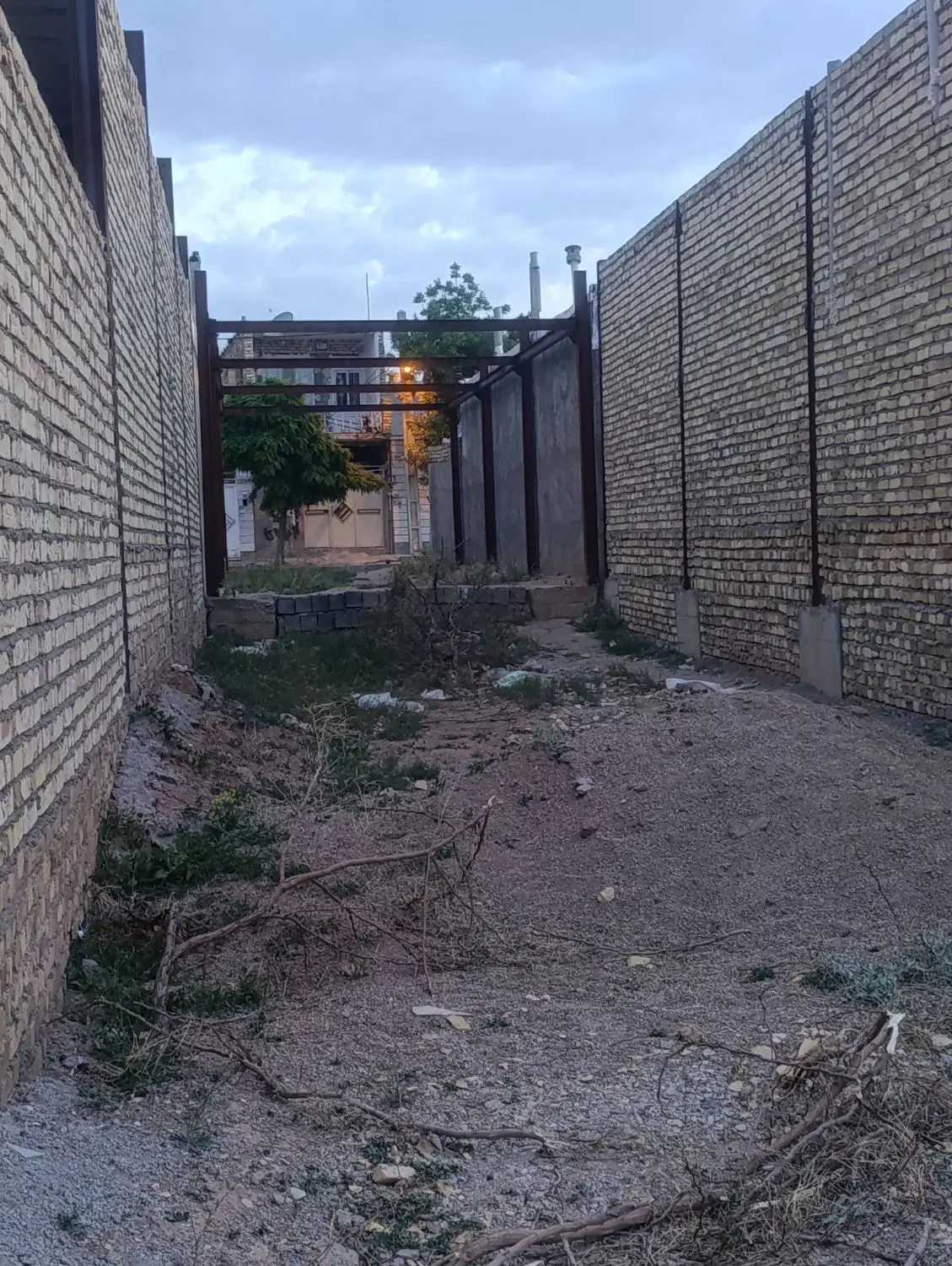 زمین فروشی