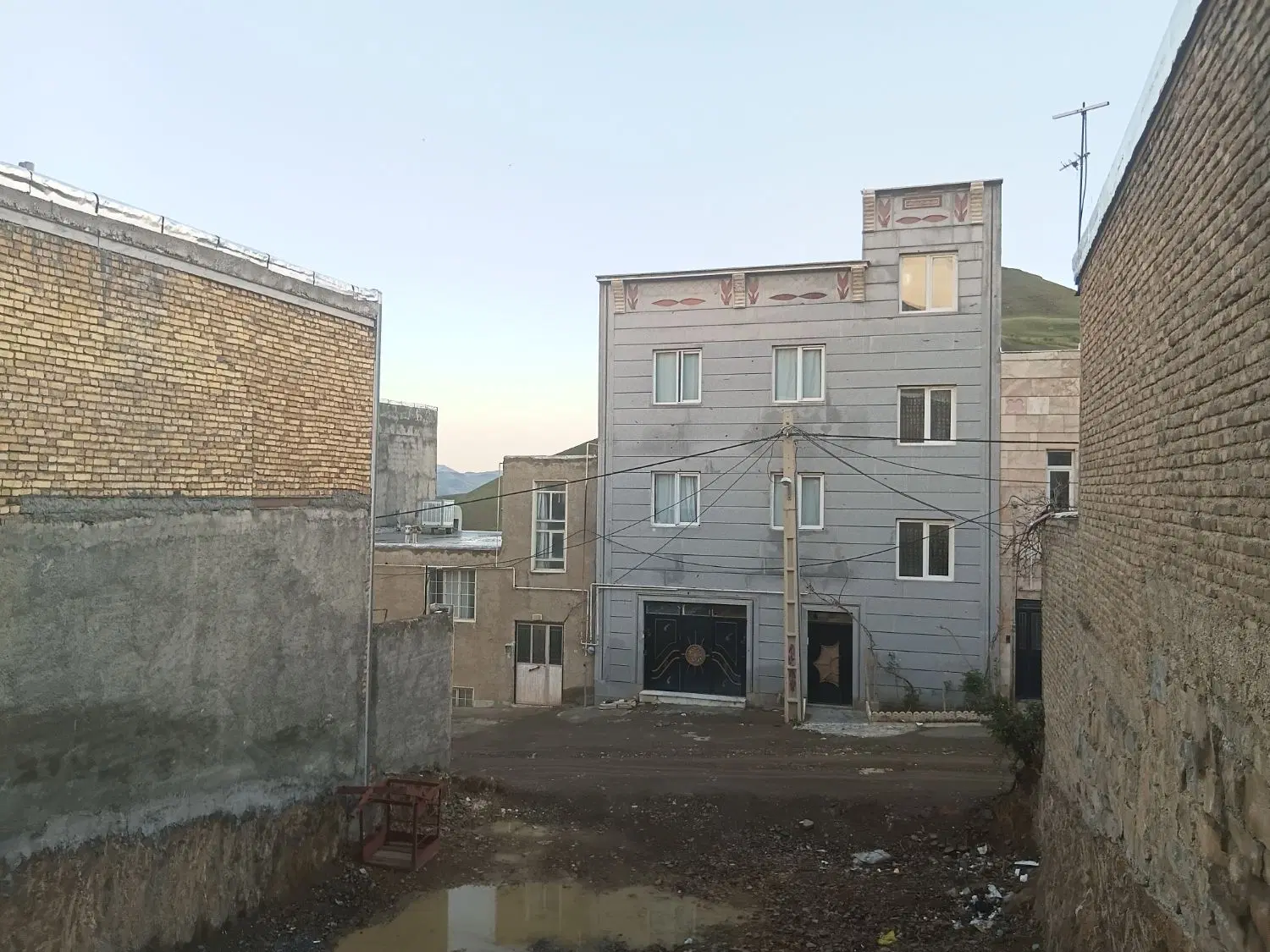زمین حسن آباد۱۳۰ متر
