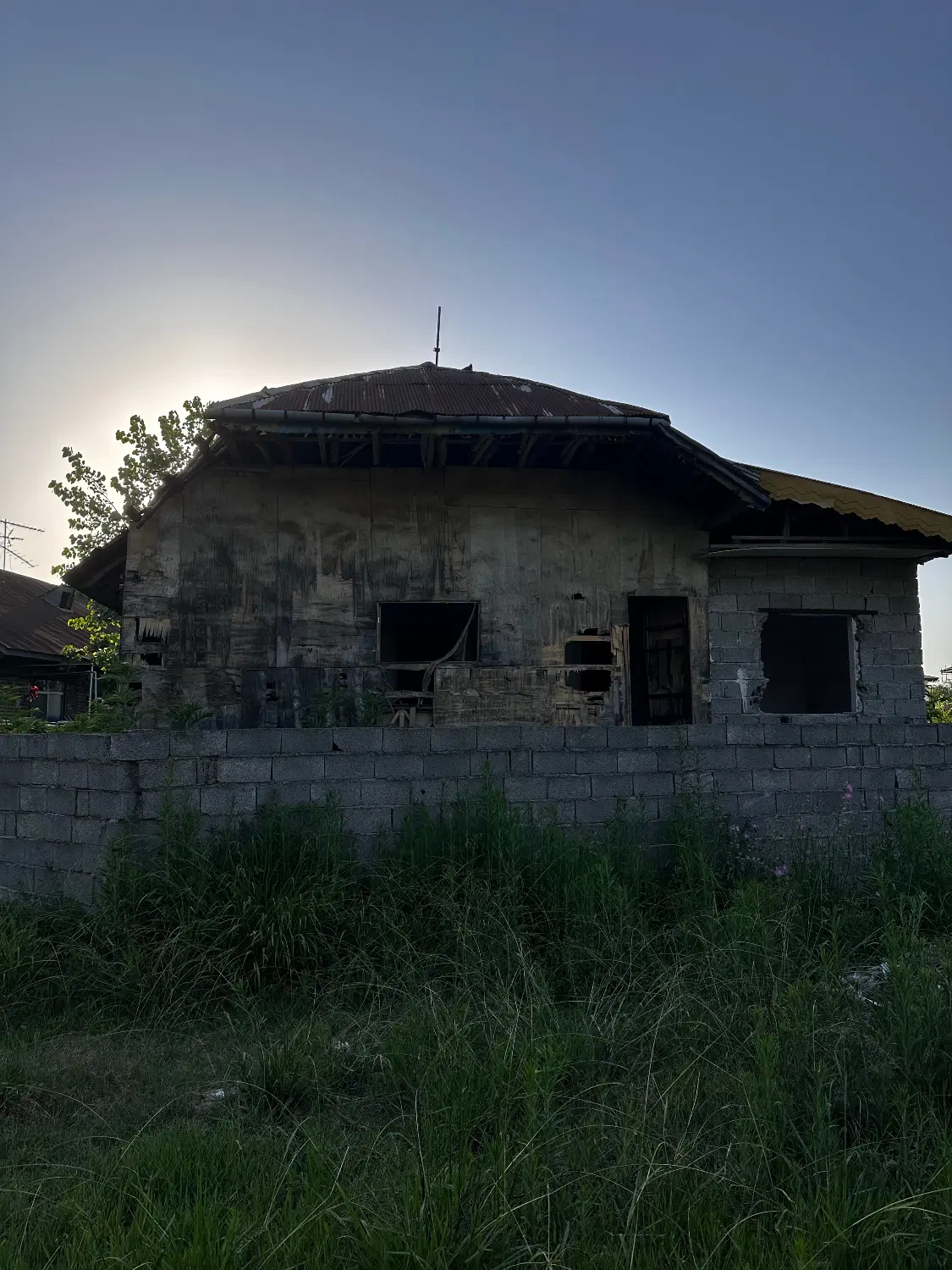زمین با خانه کلنگی