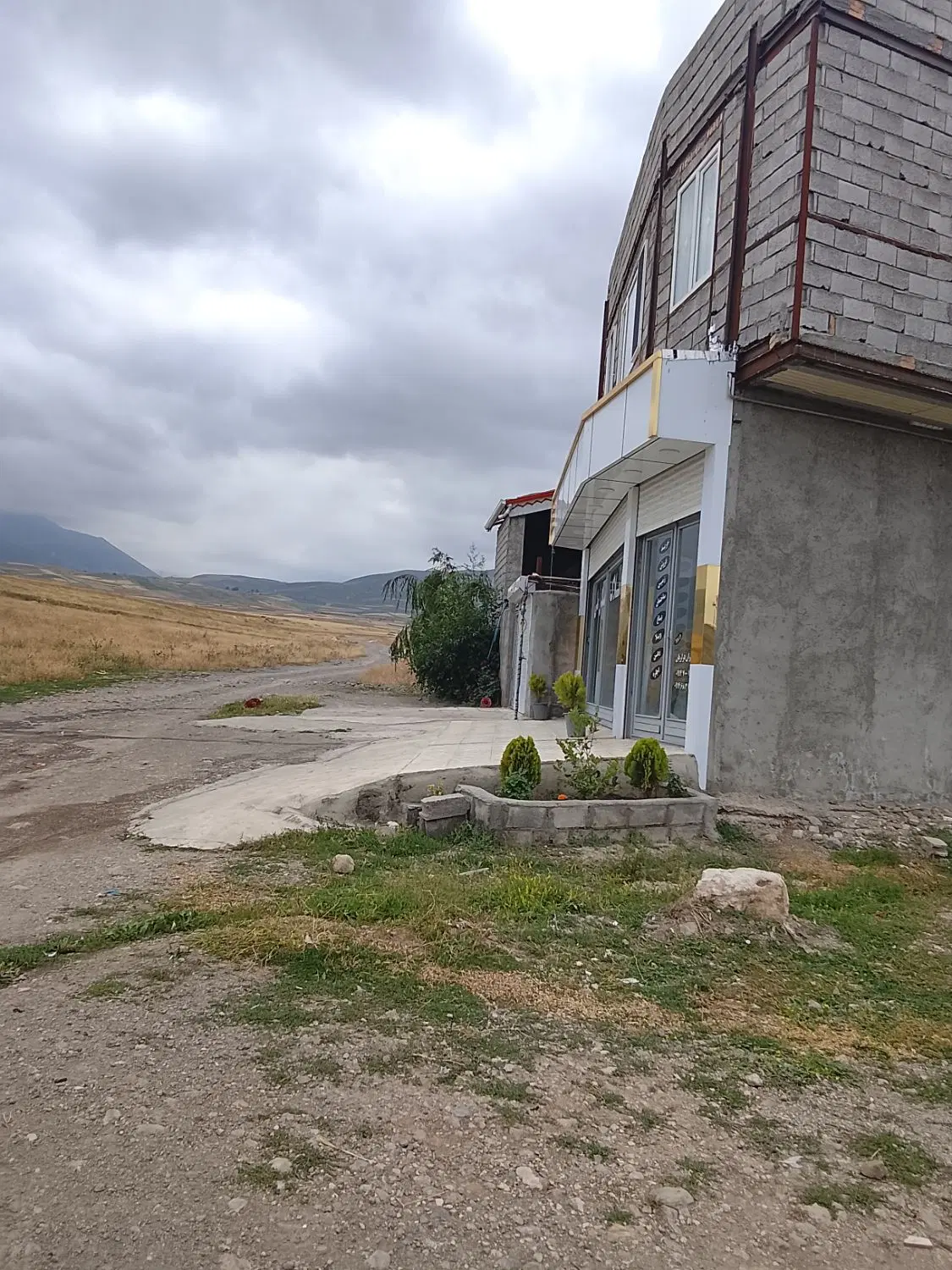 زمین به متراژ 240متر