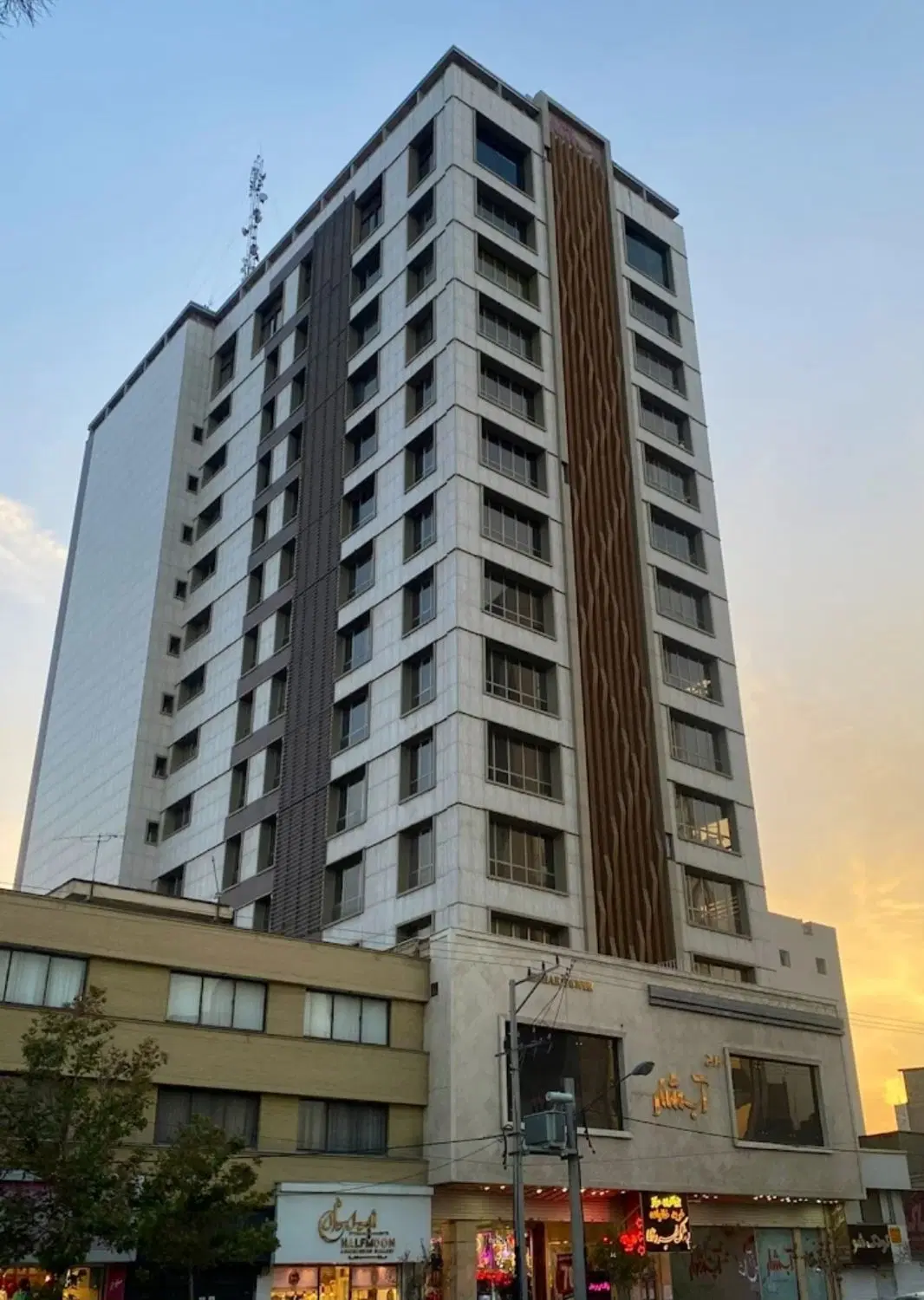 اجاره  دفتر کار   برج آبشار  بلوار معلم