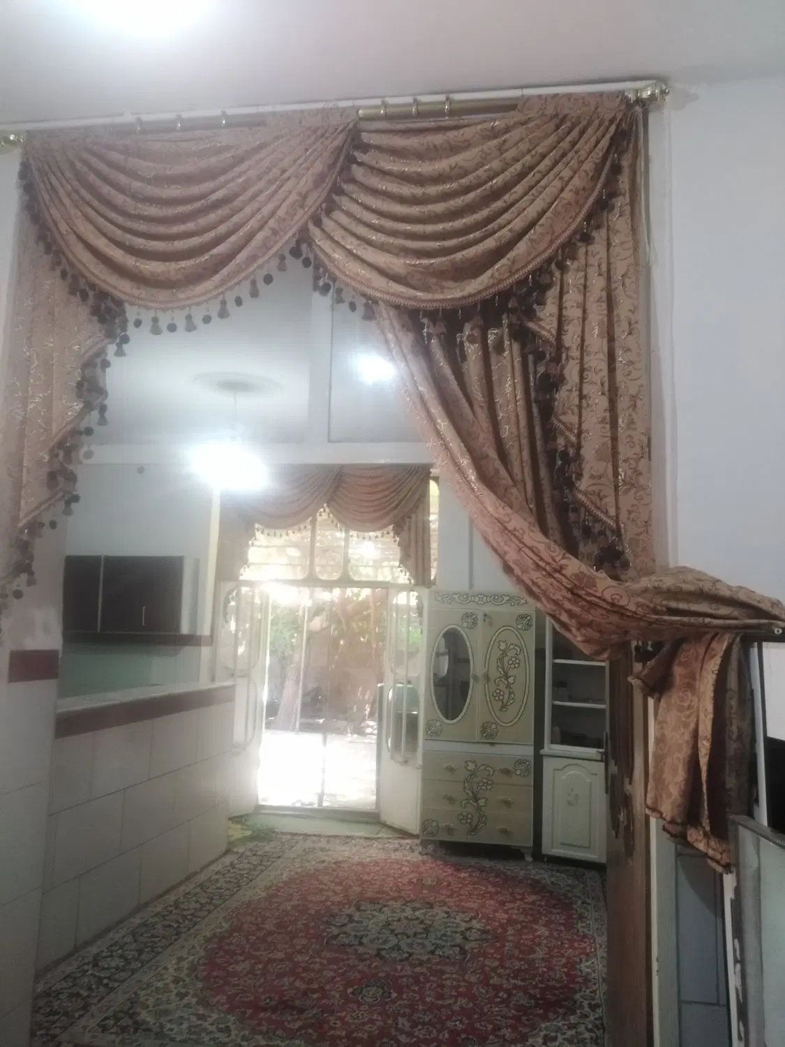 یک منزل همکف با 3اتاق آشپزخانه انباری حیاط
