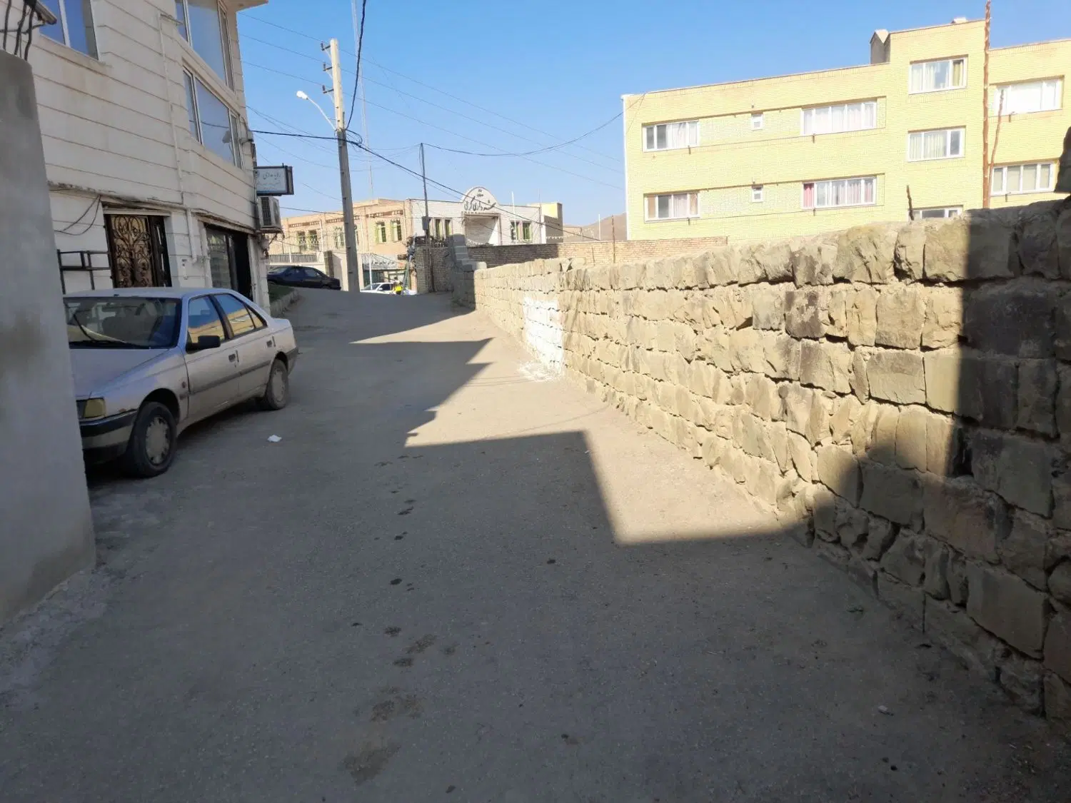 زمین ۲۹۷ متری