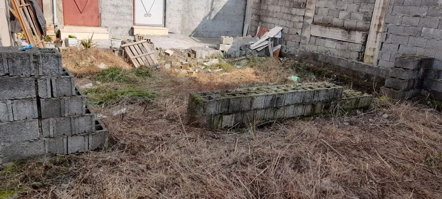 زمین ۷۵ متری درخیابان گلها
