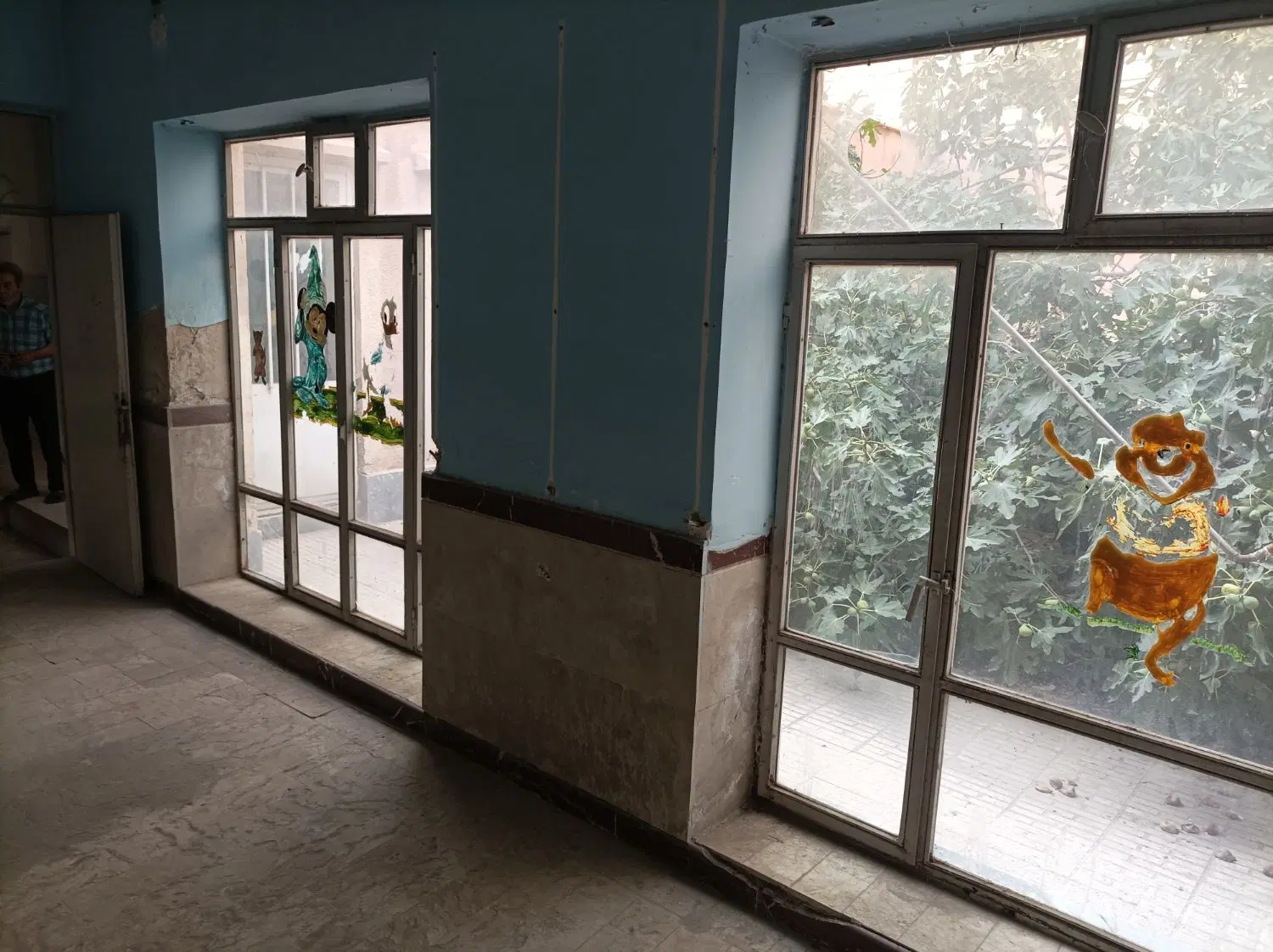 حیاط مسکونی دو نبش منجم