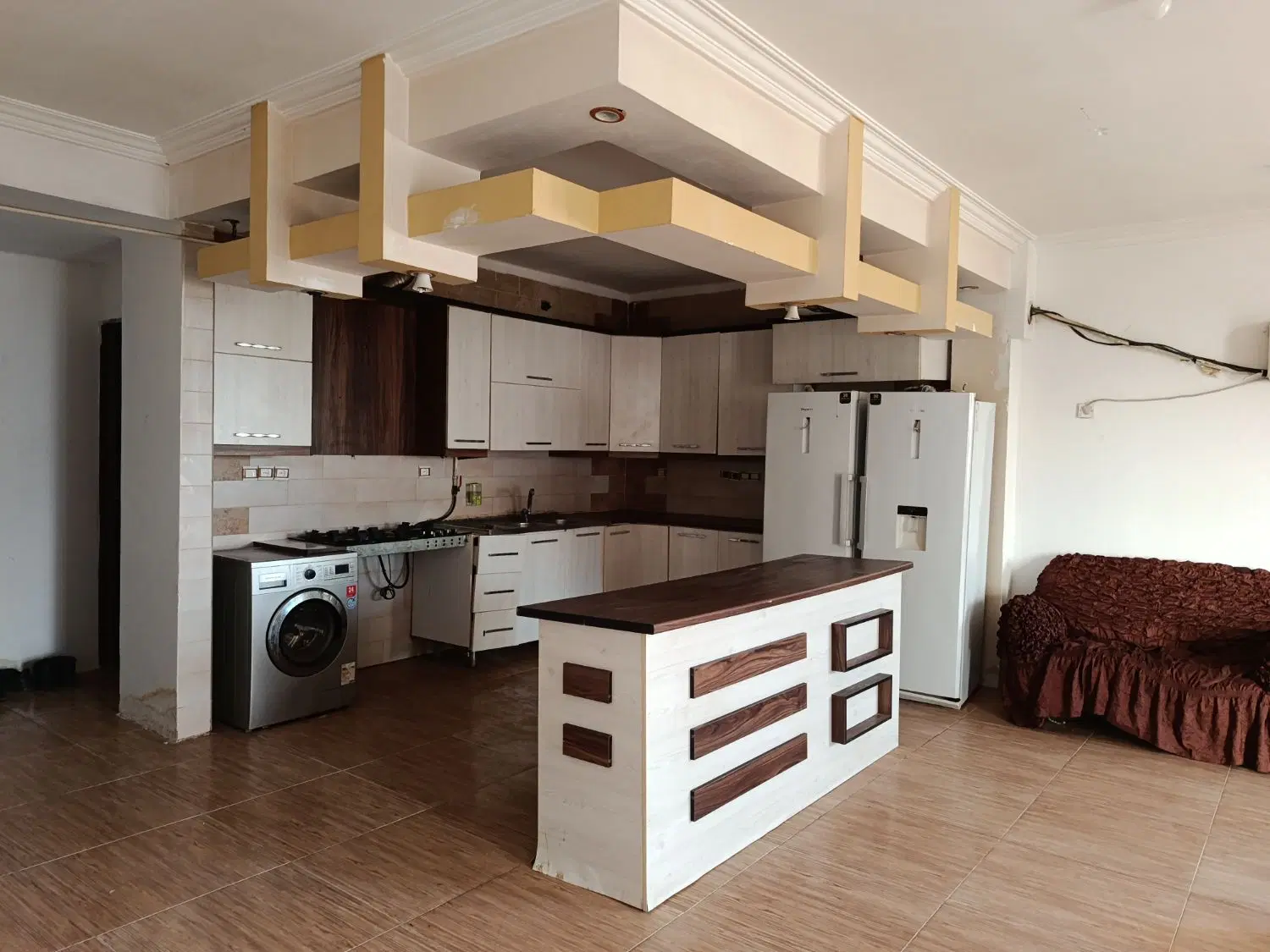 آپارتمان تک واحدی سه خواب