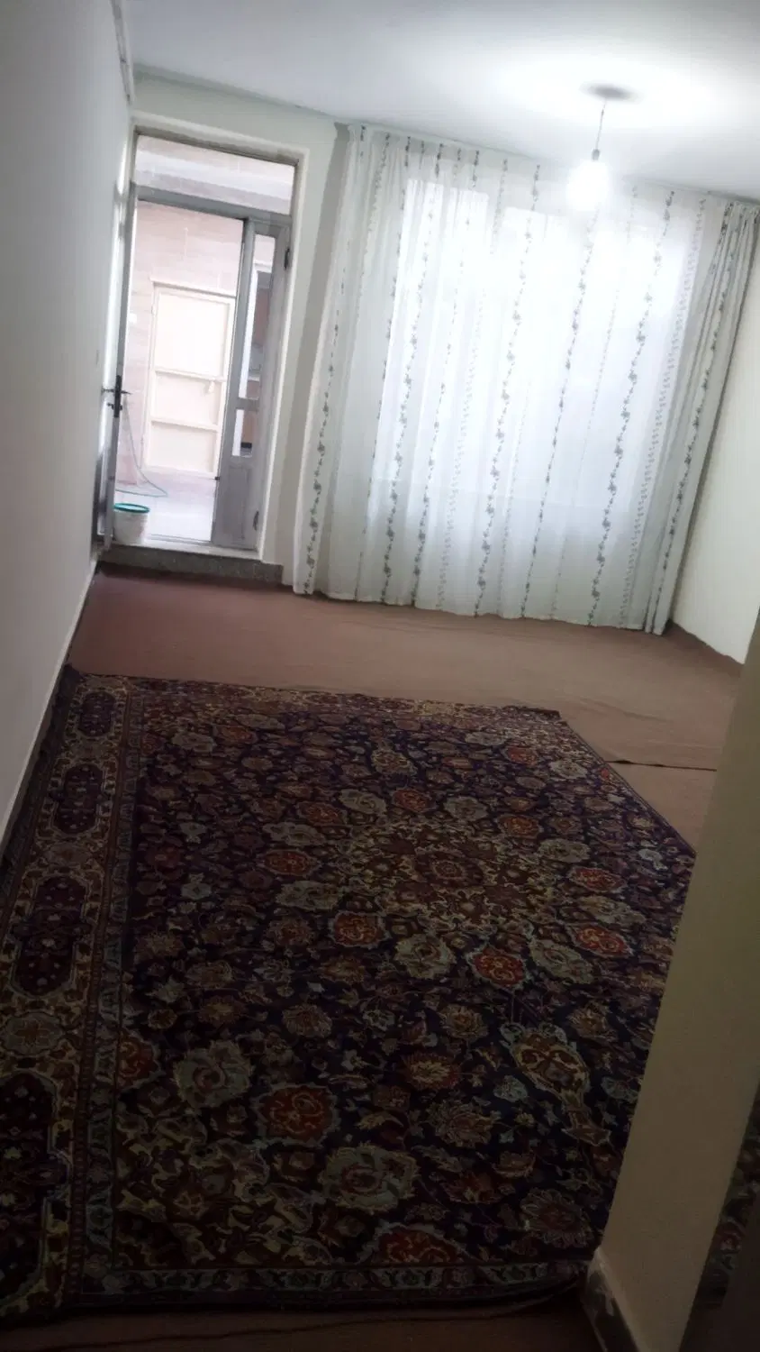 حیاط دربستی 80متری