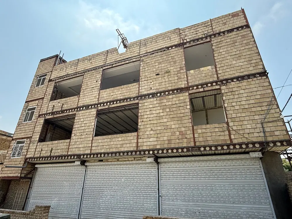 آپارتمان دونبش دارای مغازه