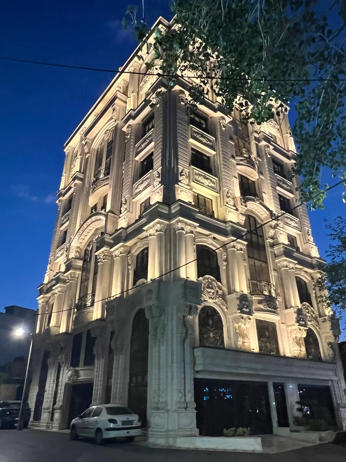 آپارتمان ۱۱۴ متری عضد