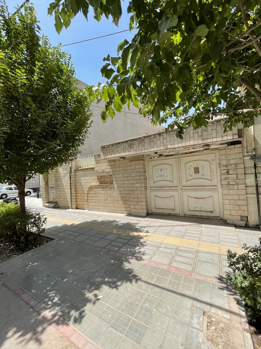 بر خیابان اصلی باجک بهترین منطقه