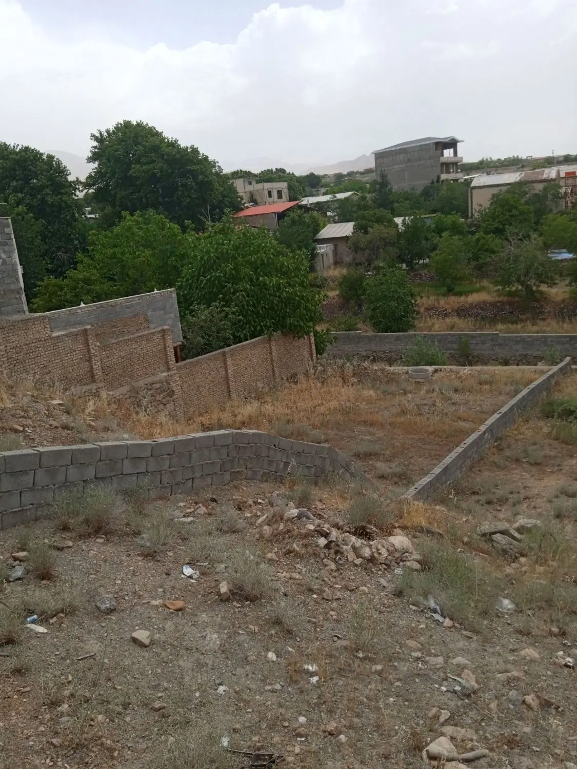 زمین ۳۷۲ متری دو کله با مجوز تجاری مسکونی