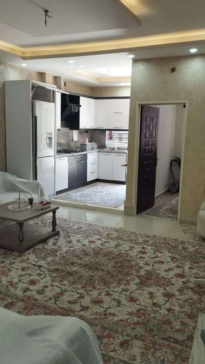 همکف ۶۰ متری راه جدا ۳۰ متر حیاط اختصاصی