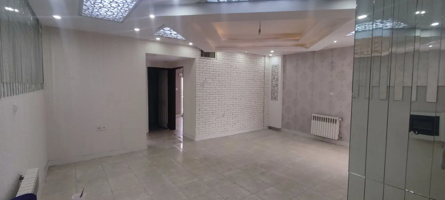یک واحد اپارتمان دوخواب باپارکینگ وانباری