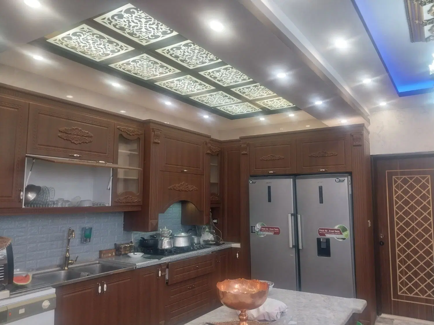 خانه کوچک وبزرگ وسویبت واتاق همکف وپارکینگ بزرگ