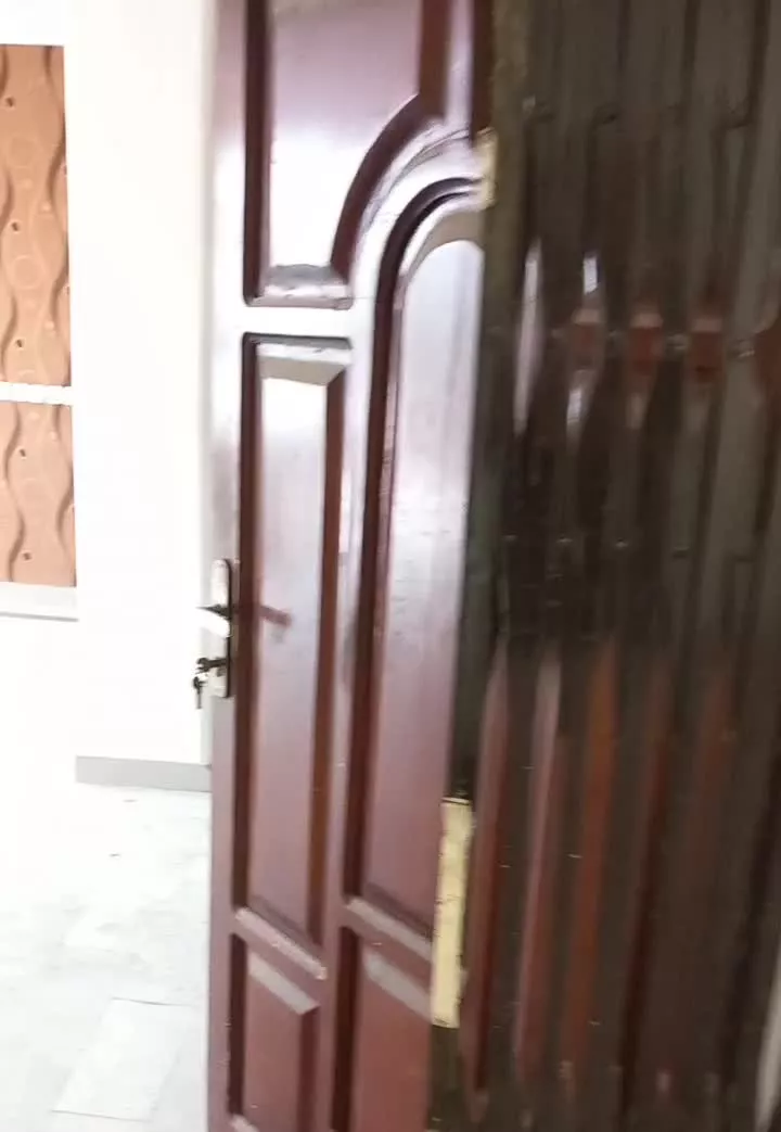 ۱۳۰ متر اداری بر جاده ملارد اجاره به دفتر خودرویی