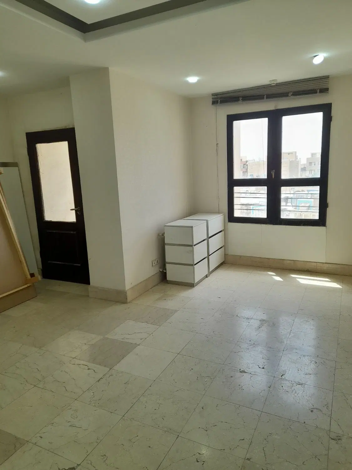 آپارتمان۶۵متری۲خوابه بره خ اصلی گوهردشت