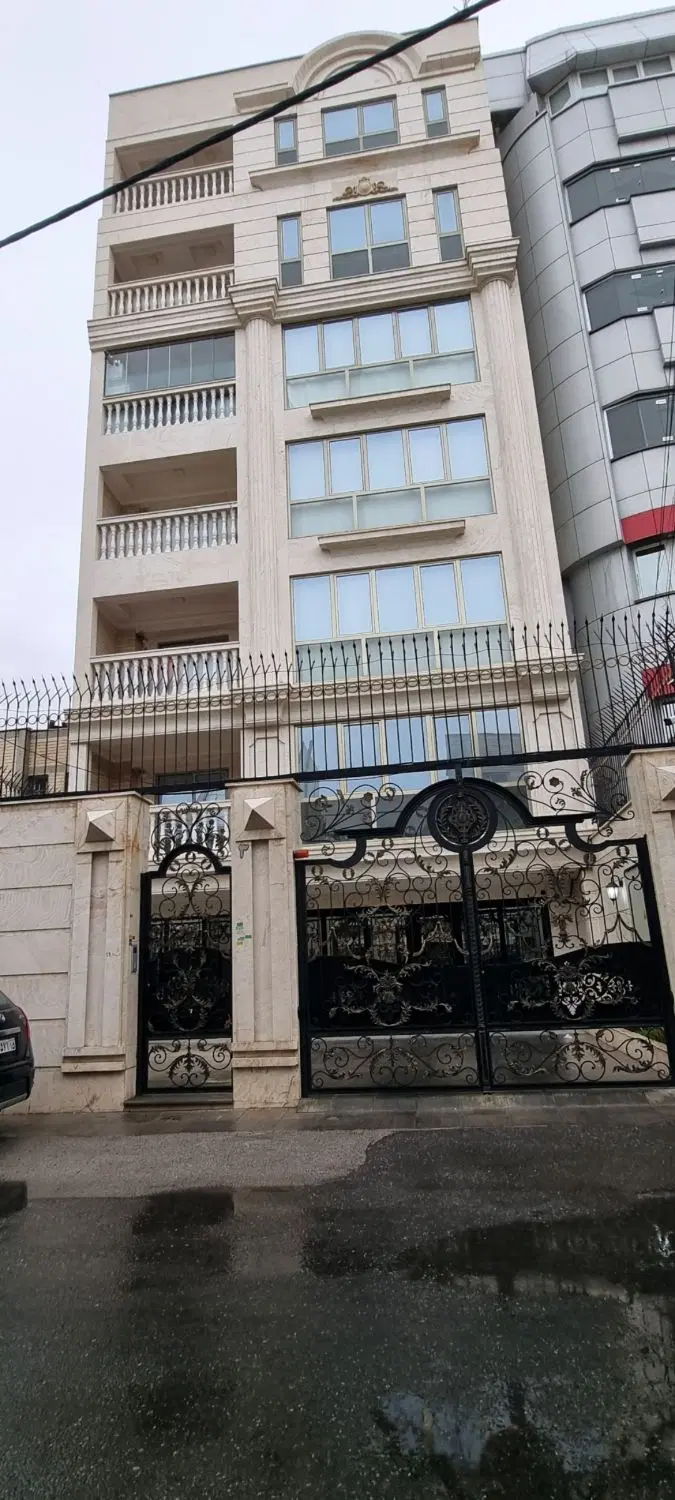 اپارتمان جنوبی در کوی حصارک ، عباسی