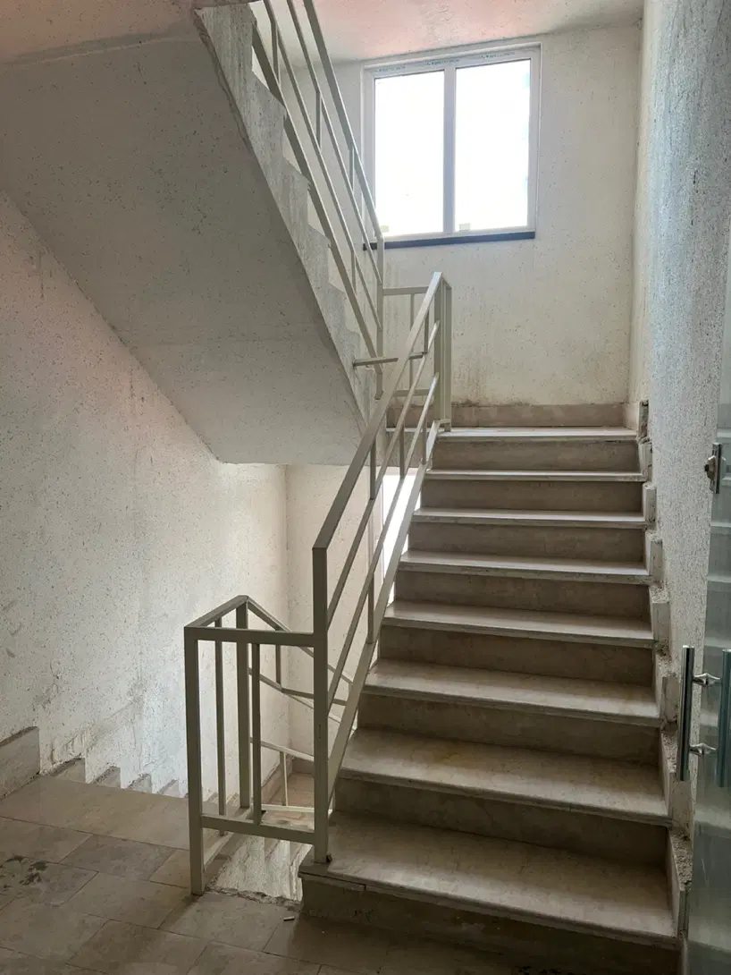۷۶متر_۵جنوبی_عرصه _پارکینگ