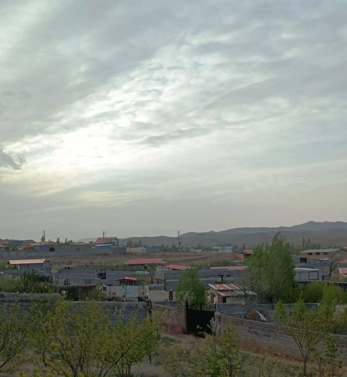 باغ و زمین ویلایی در زین آباد(نزدیک به جاده)