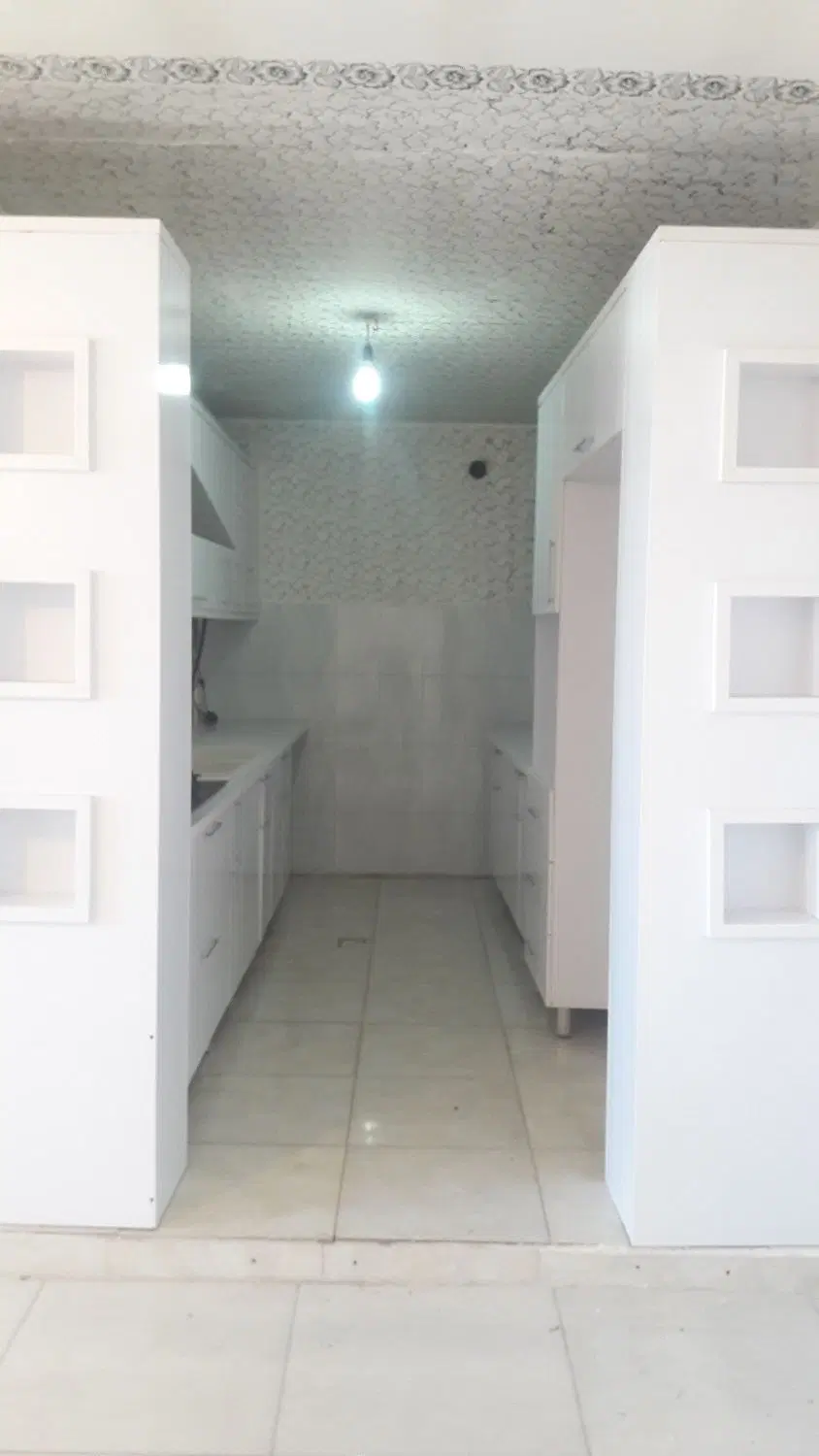 ۸۵ متری دو خواب غرق نور فول امکانات