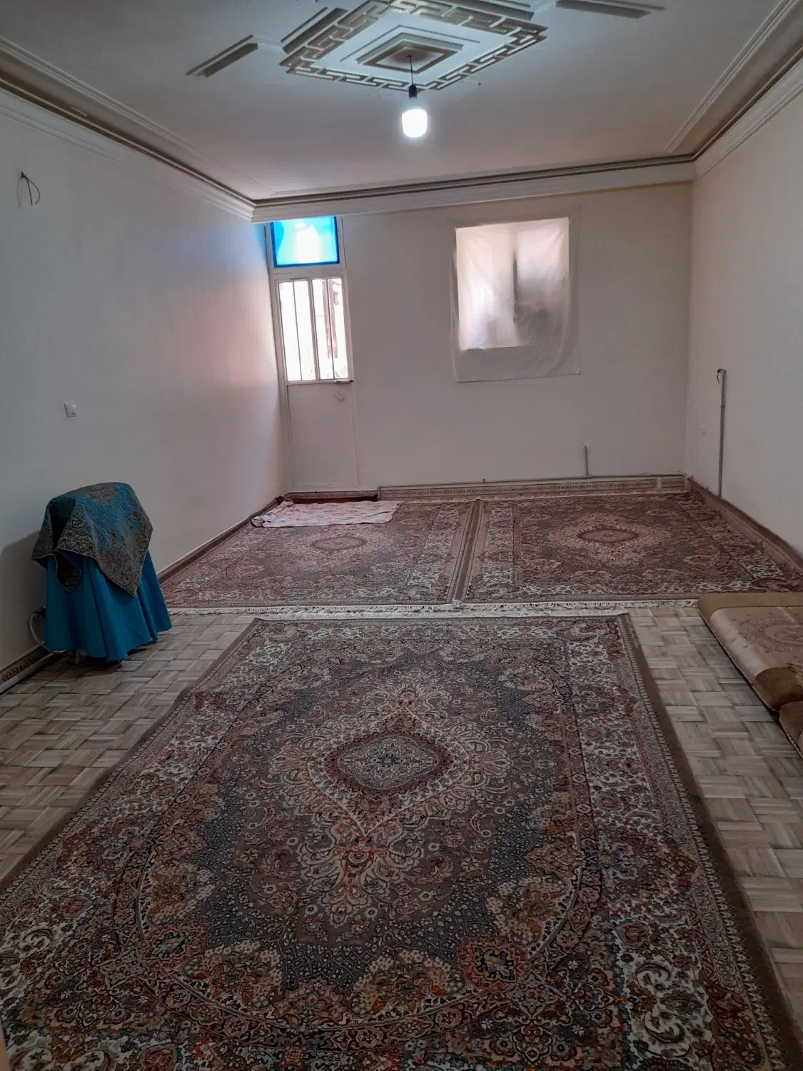 یک واحدمسکونی دایه آب برق گازاجاره داده میشود