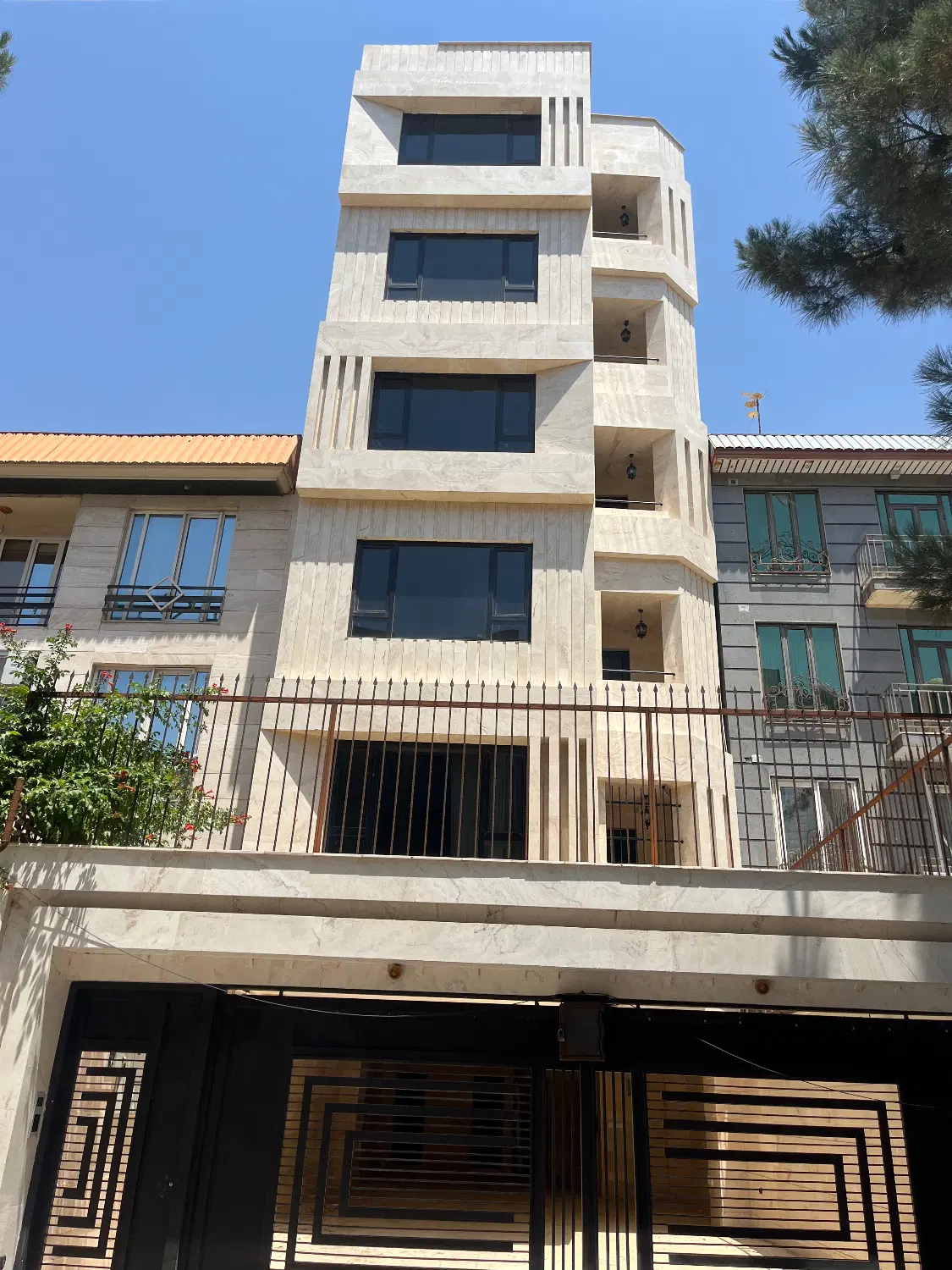 فروش تاپ لوکیشن خیابون دانشگاه