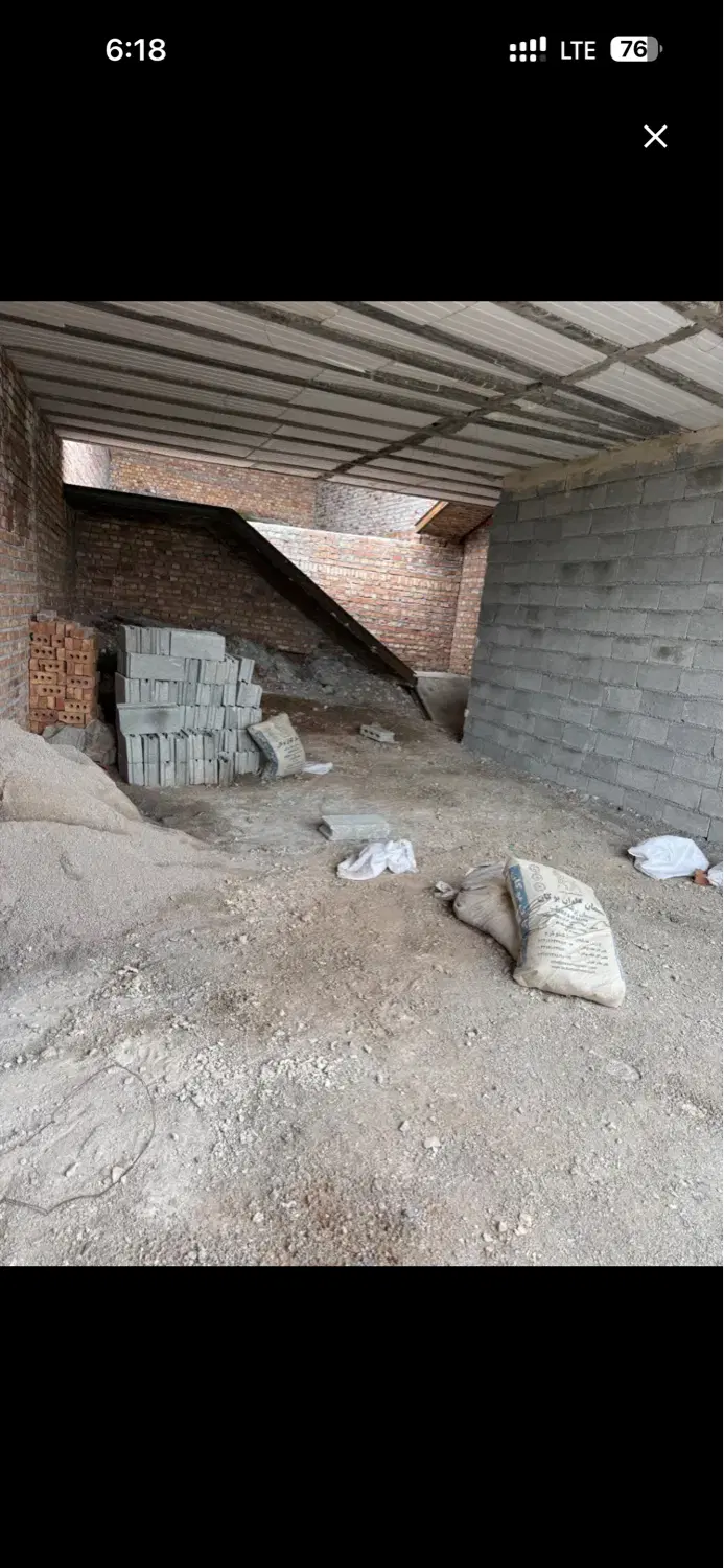 خانه نیمه کاره تازه ساخت