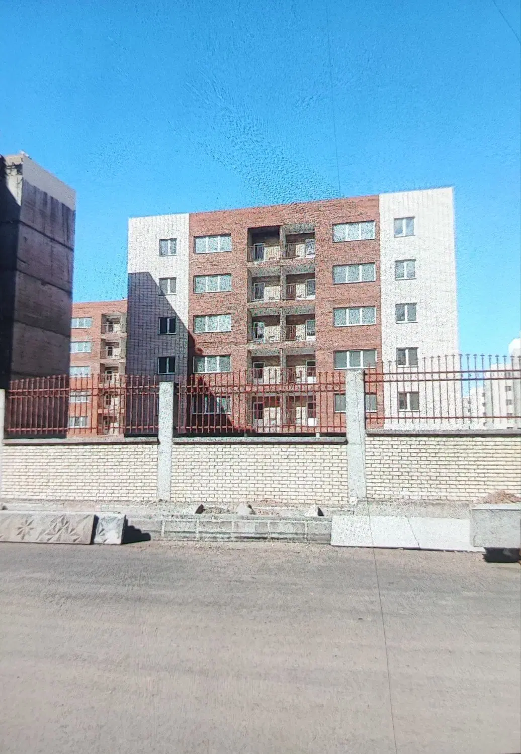 فروش۱۰۲ متر طبقه دوم