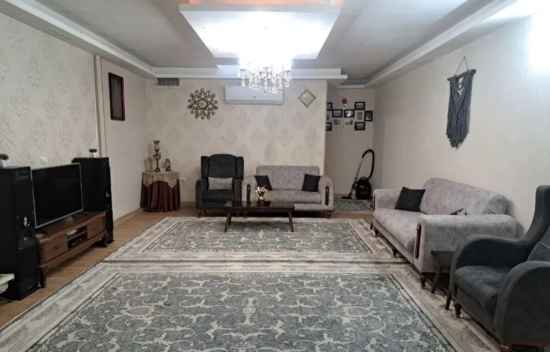 خانه ویلایی دو طبقه با یک باب مغازه