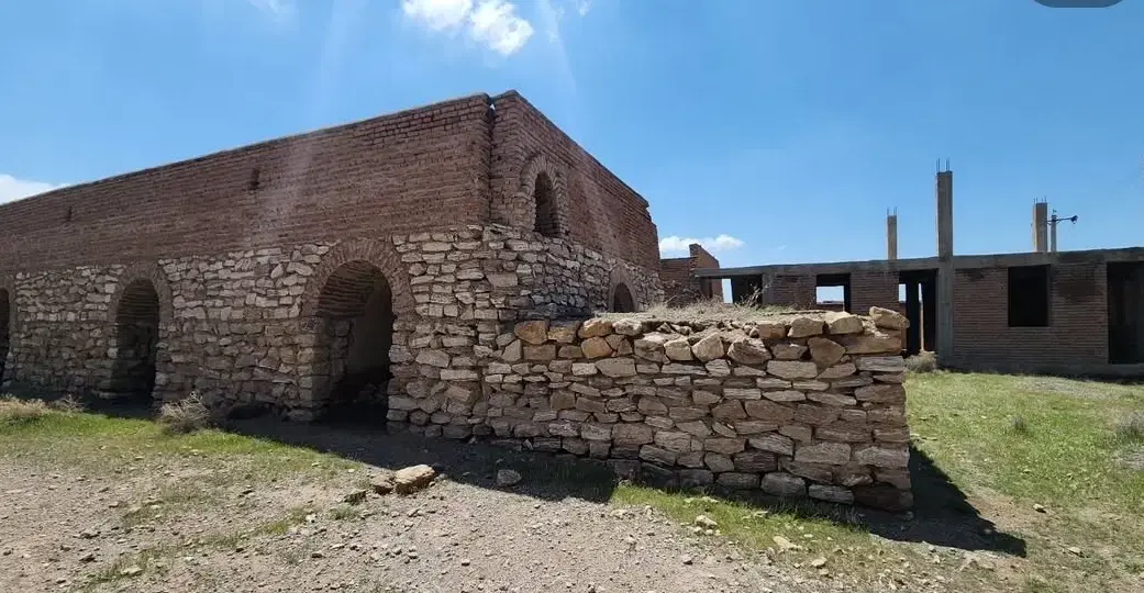 کارخانه نیمه تمام آجر (کوره)