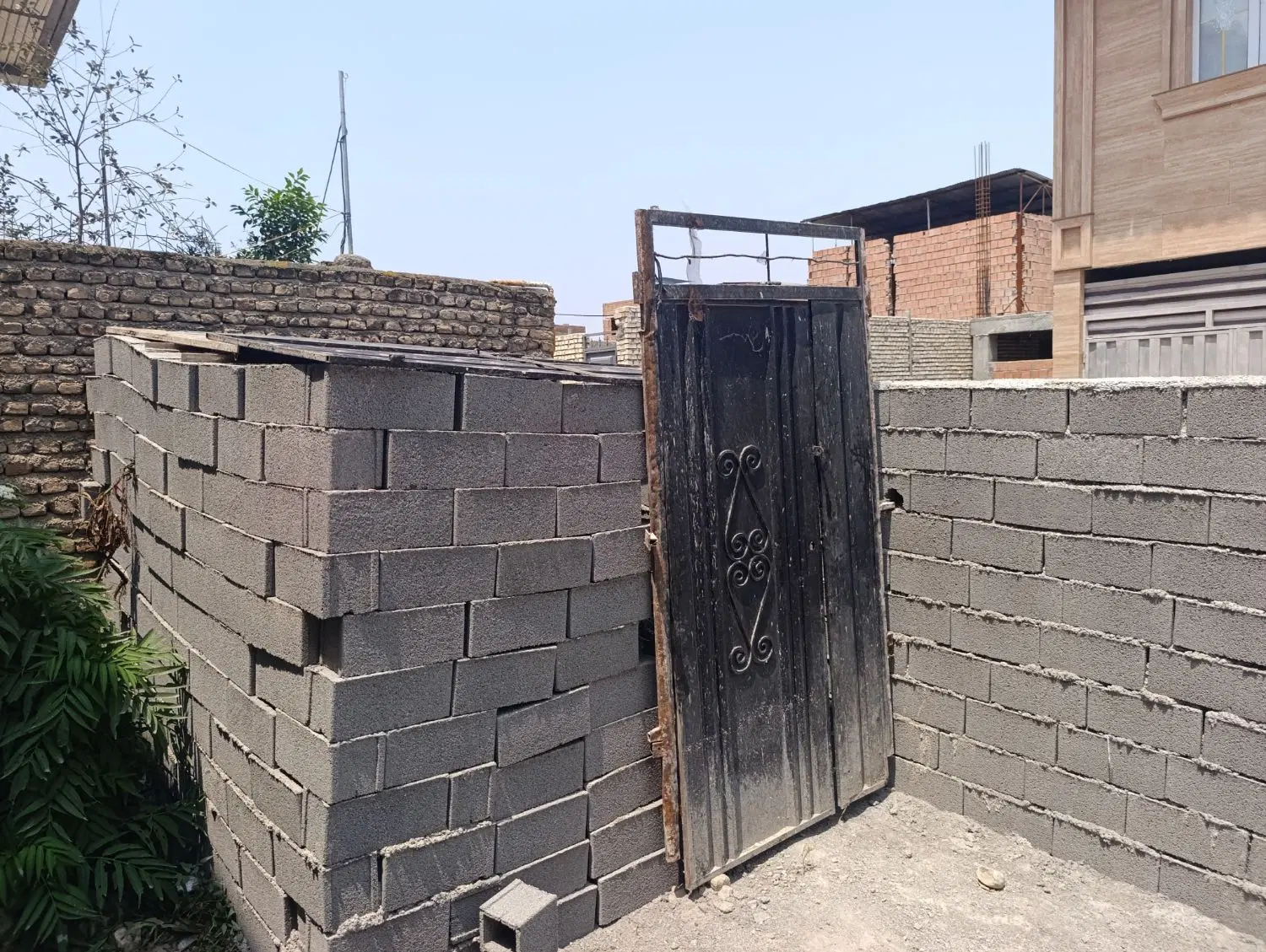 زمین 50 متری سر دونبش اوزینه