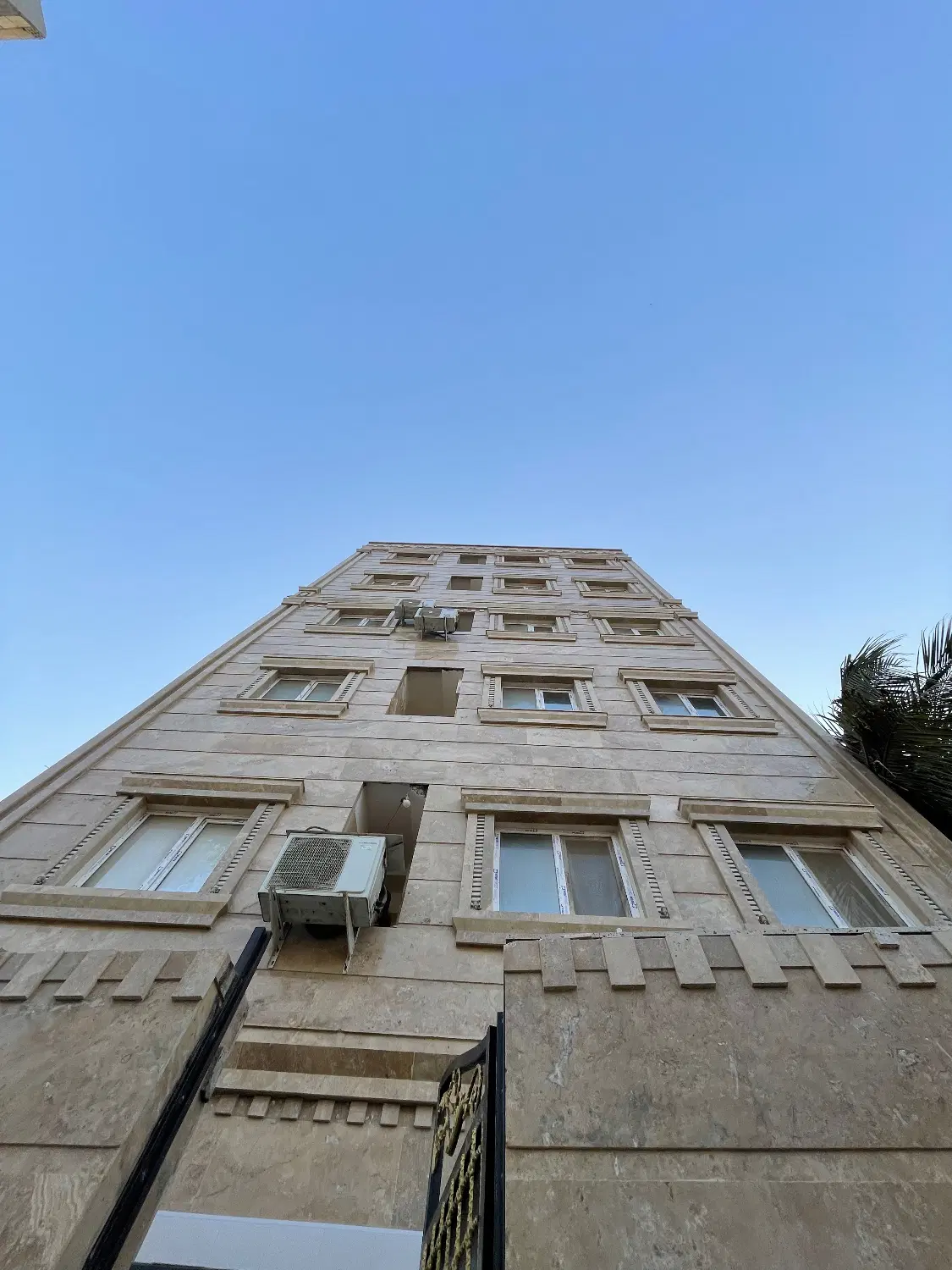 آپارتمان فروشی داخل شهر خیابان حافظ