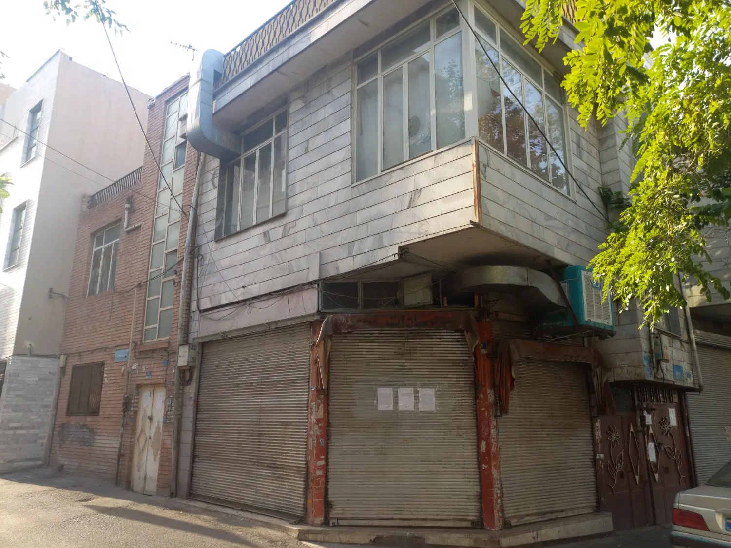 مزایده دو قطعه ملک کلنگی تجاری و مسکونی