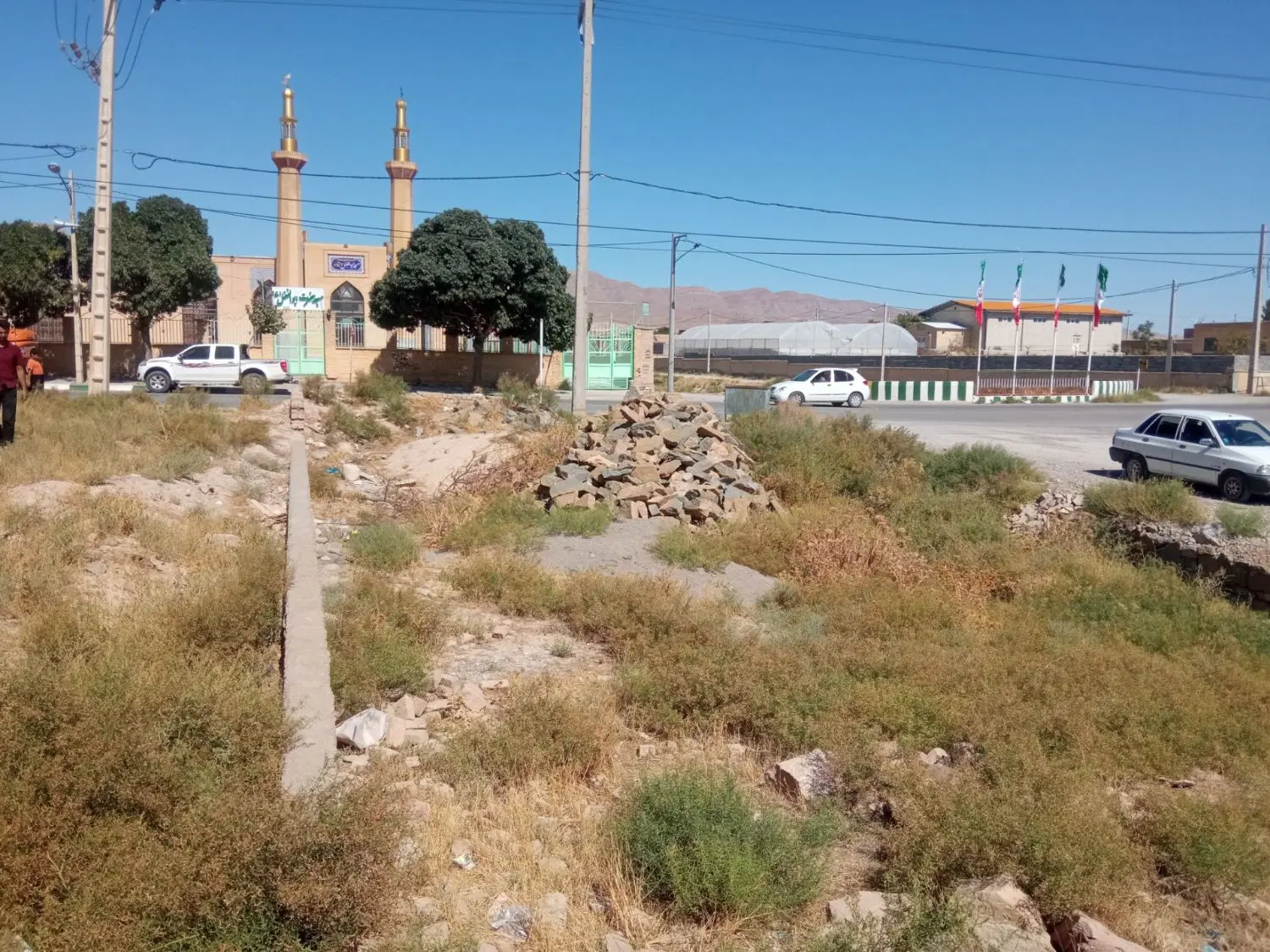 زمین فروشی