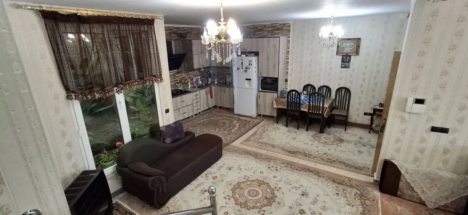 منزل ویلایی ۲۰۰ متر با ۱۴۵ متر زیر بنا ۱۵ سال ساخت