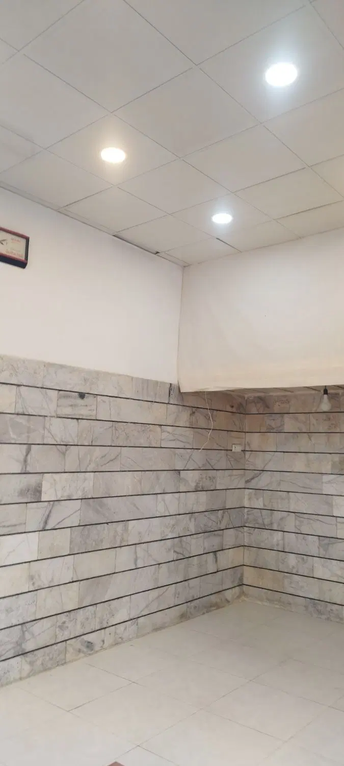 مغازه ۲۶ متری با سرویس بهداشتی