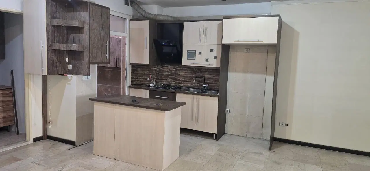 ۸۱ متر،دو خواب ،فول امکانات ،۱۲ ساله،خیابان بهار