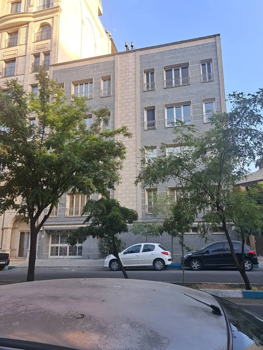 نیاوران ۱۲۰ زمین ۳۵۰متر بنا