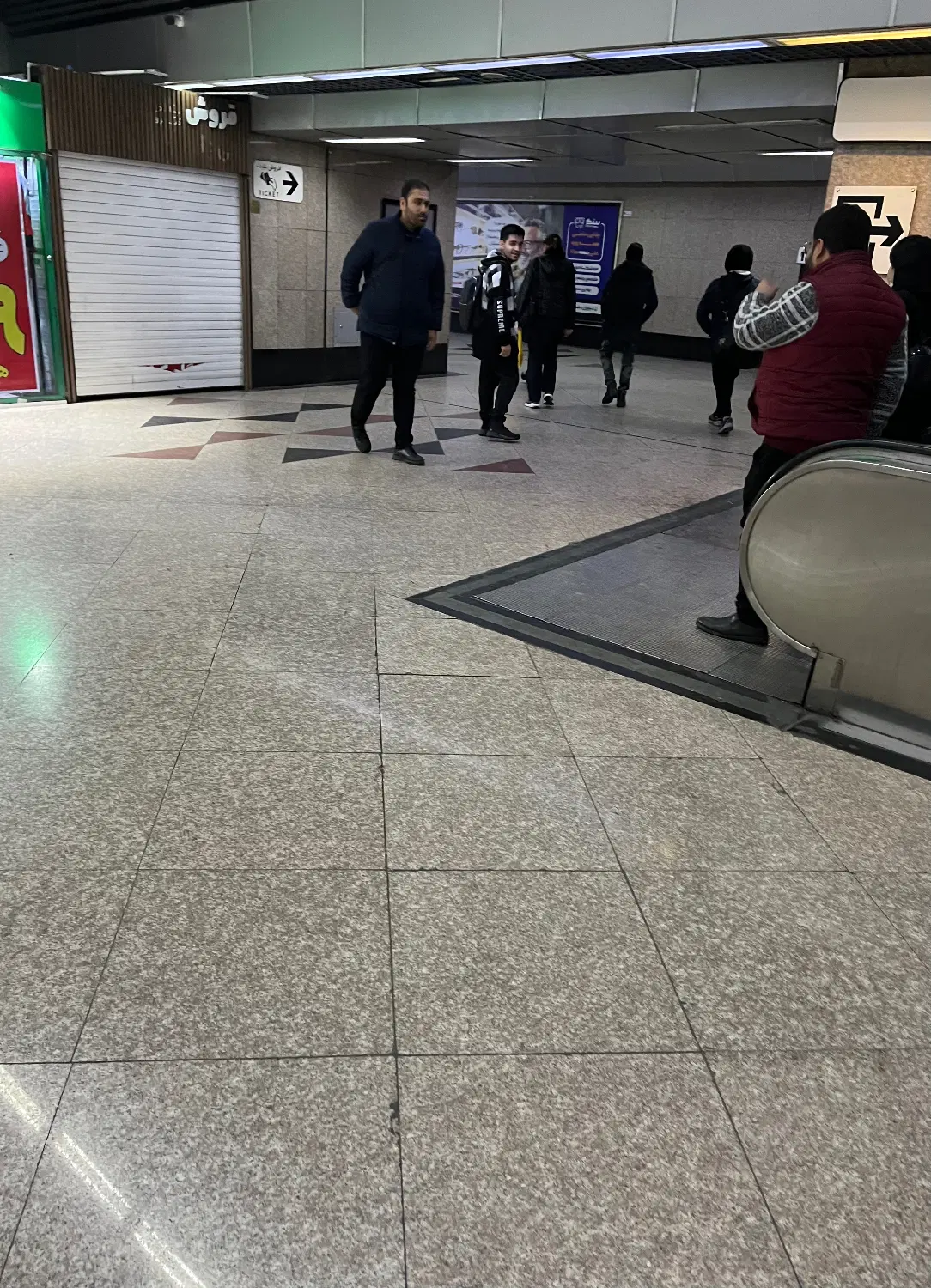 مغازه ۵ متری ایستگاه مترو تجریش
