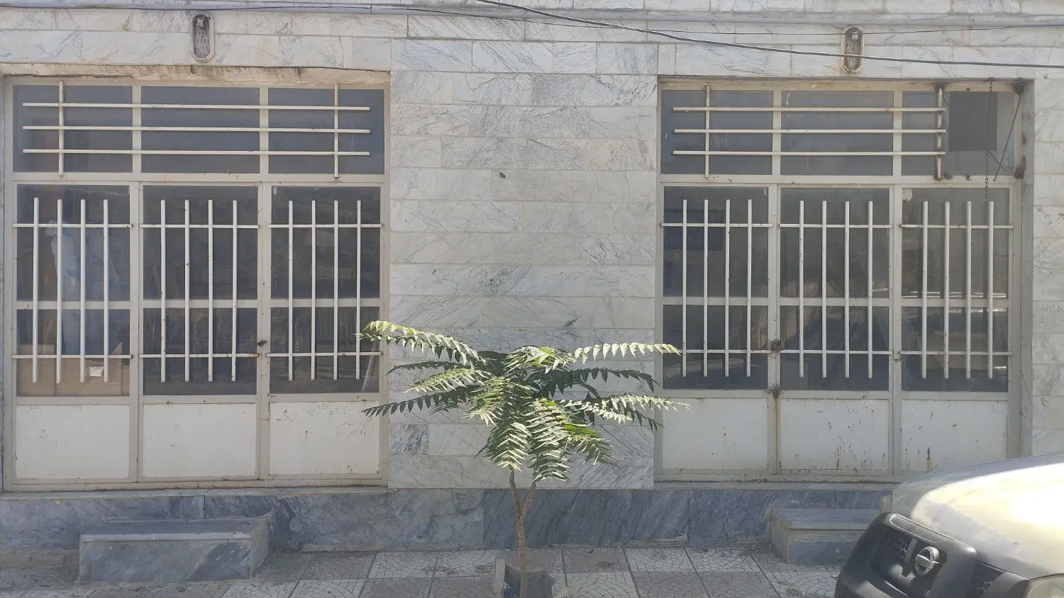 یک واحد خانه مستقل  یک خواب دارای دوباب مغازه
