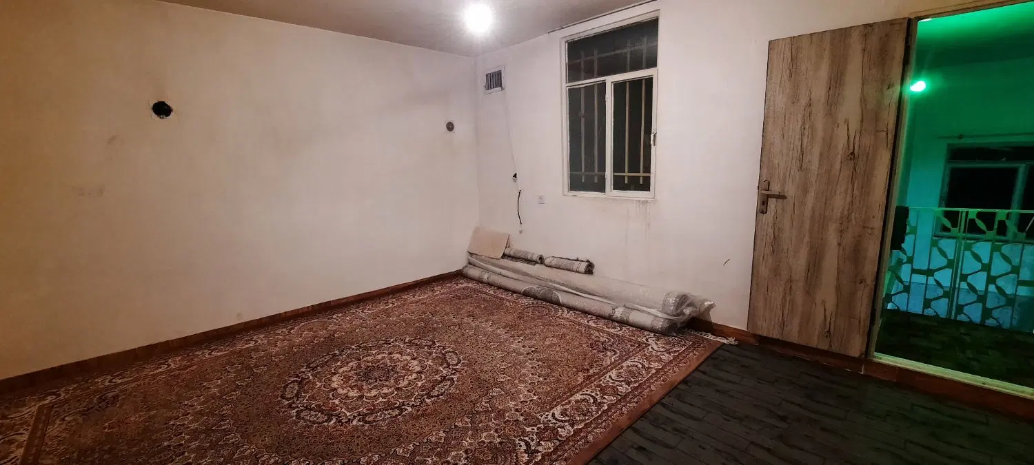 طبقه همکف با درب جداگانه در انتهای خیابان سجاد