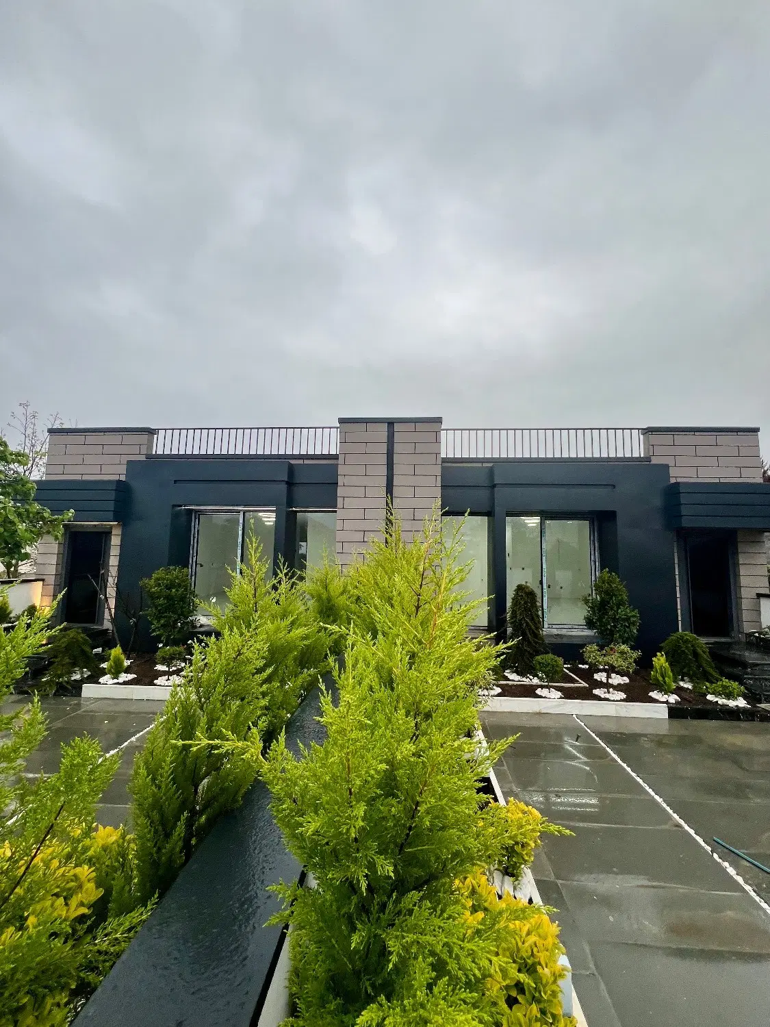 ویلای ۲۵۰ متری نما مدرن روف دار دو خوابه