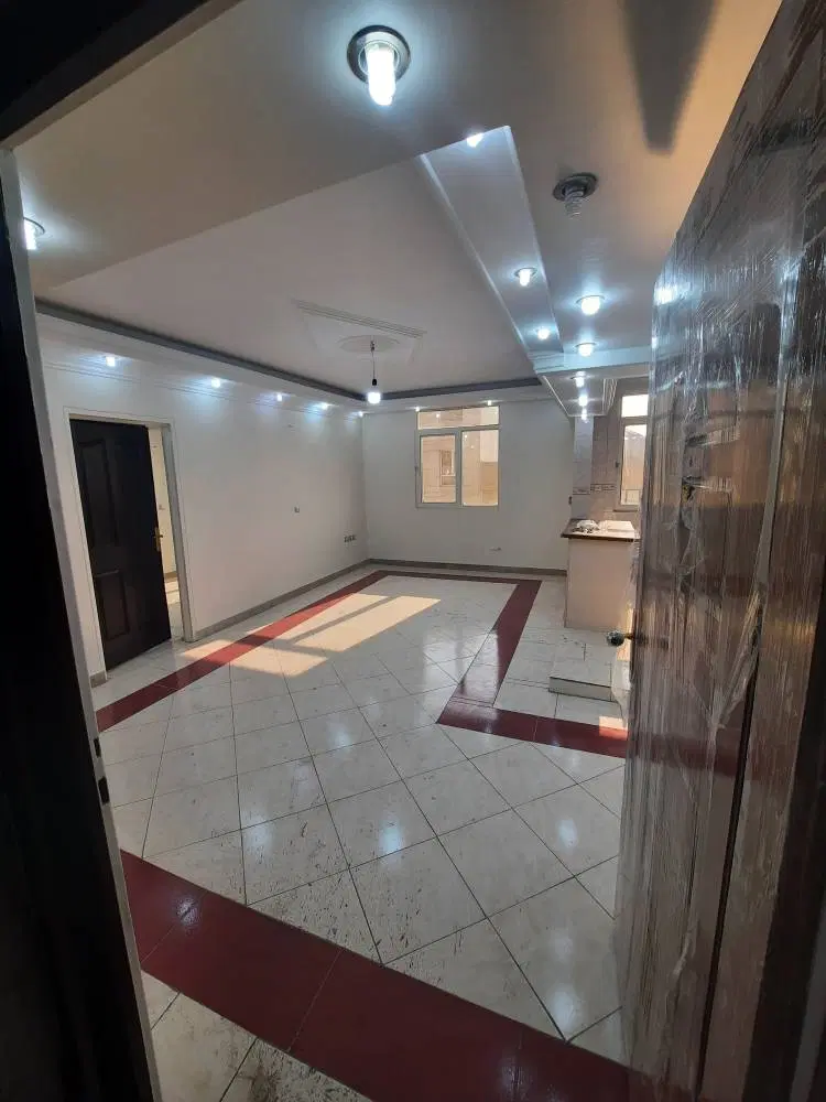 ۶۰ متر _ تمیز _ پارکینگ دار