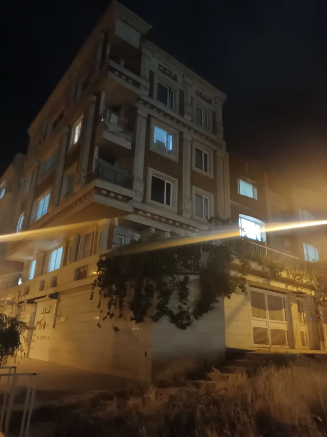 فروش واحد ۱۴۰ متری شهرک عارف