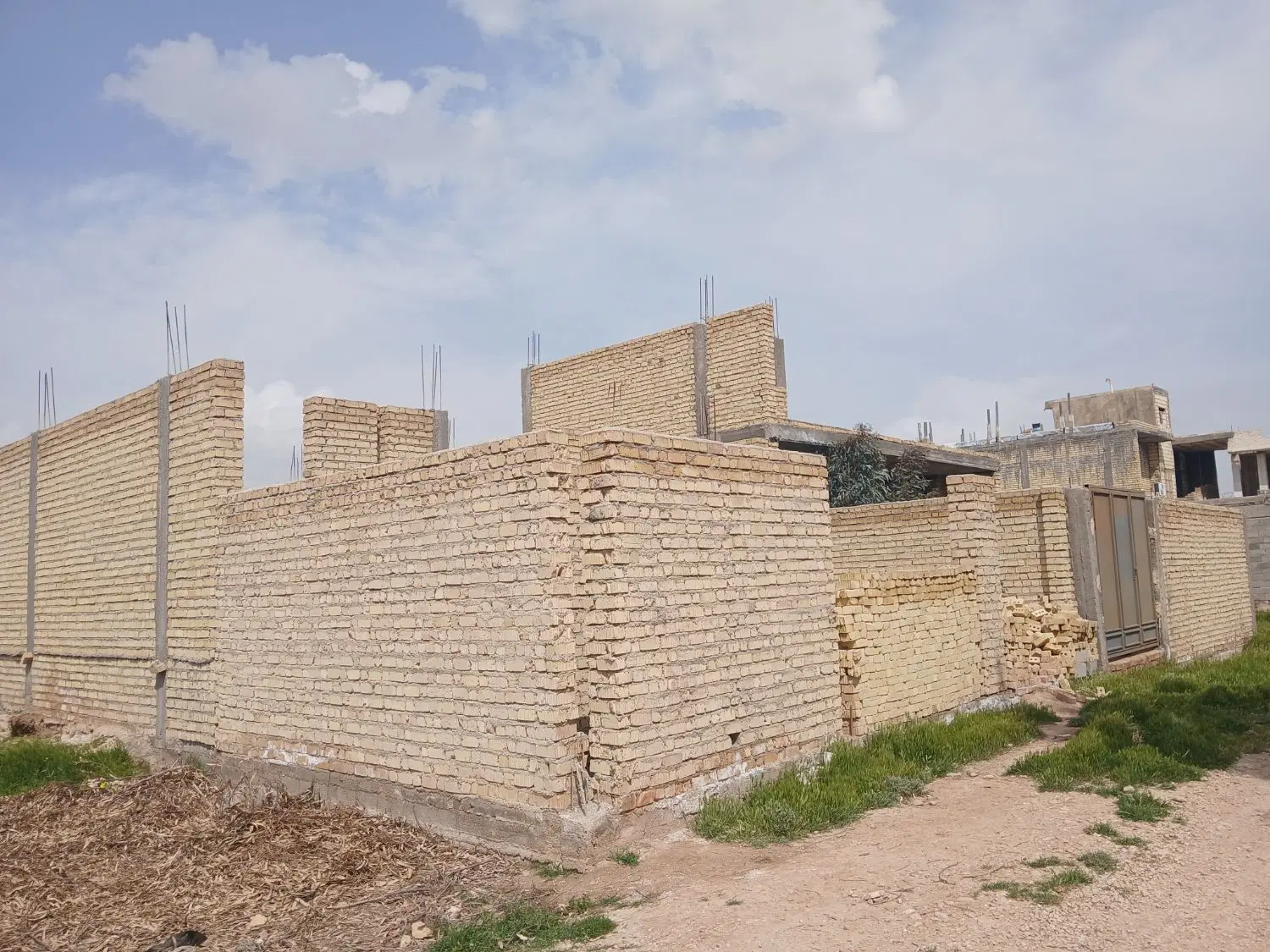اسکلت ۲۰۰متری