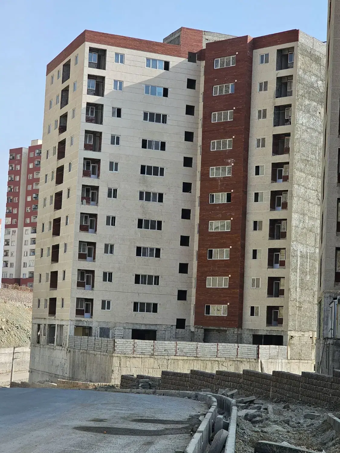 دو خوابه، پروژه ناجا و کارکنان مجلس